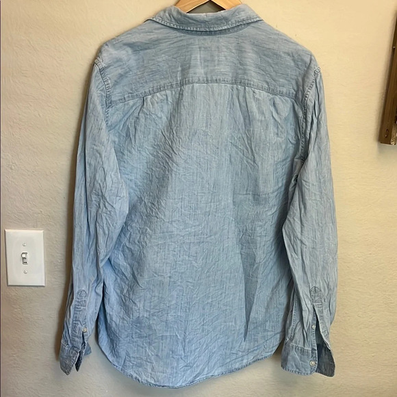 American Eagle Outfitters Light Blue Denim Button Down Shirt size M - Picture 3 of 5